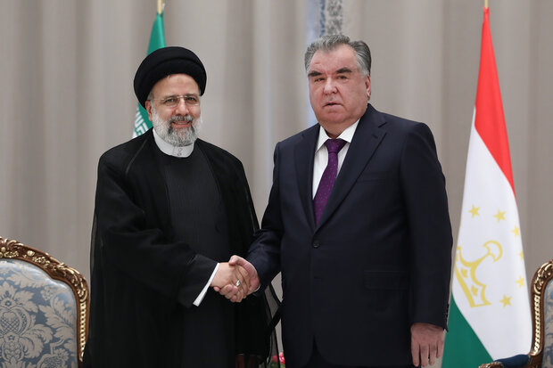 رئیسی در دیدار «امامعلی رحمان»: سیاست توسعه روابط با همسایگان از سوی ایران استمرار خواهد داشت